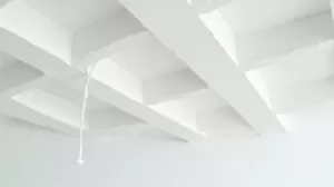 Czym przykleić listwy styropianowe do sufitu