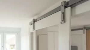 Jak zamontować drzwi przesuwne do sufitu