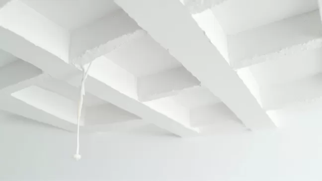 Czym przykleić listwy styropianowe do sufitu